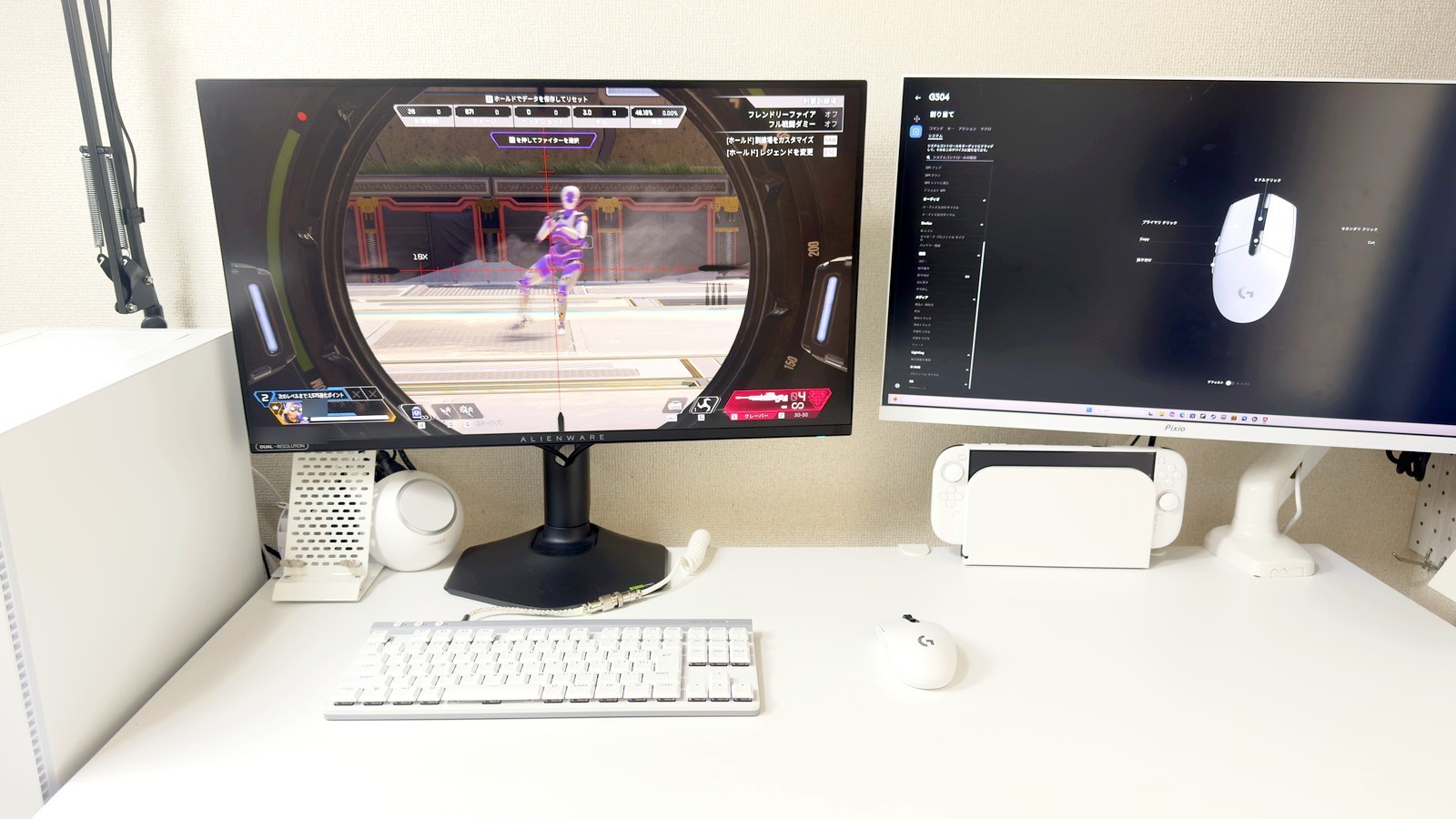 G304でApexをプレイしているデスク