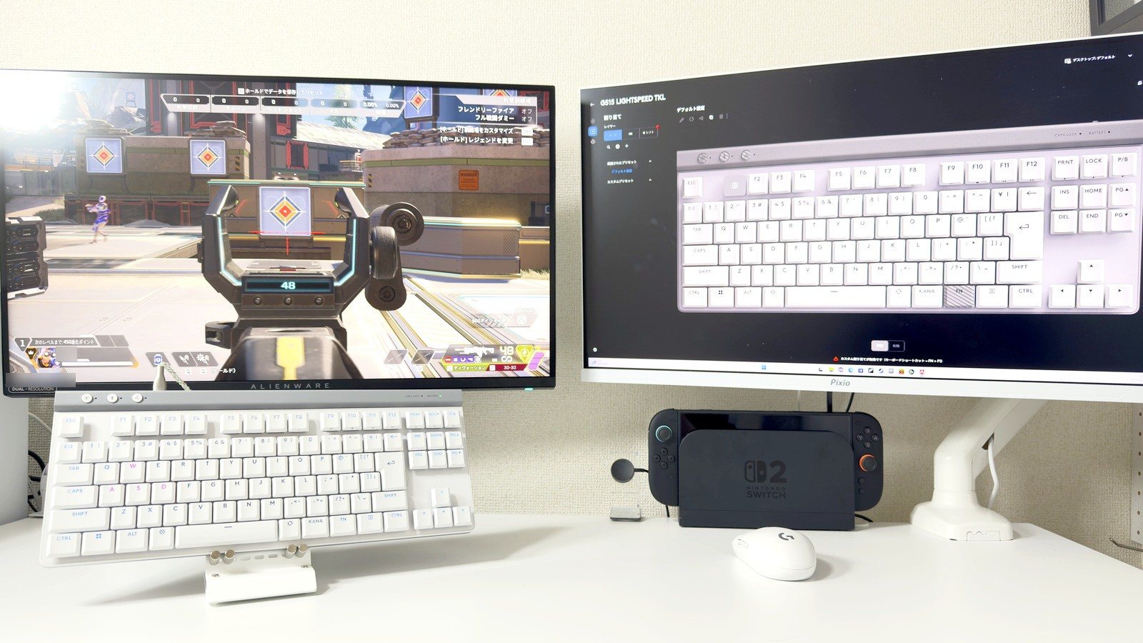 デスク全体。ApexとG HUB画面