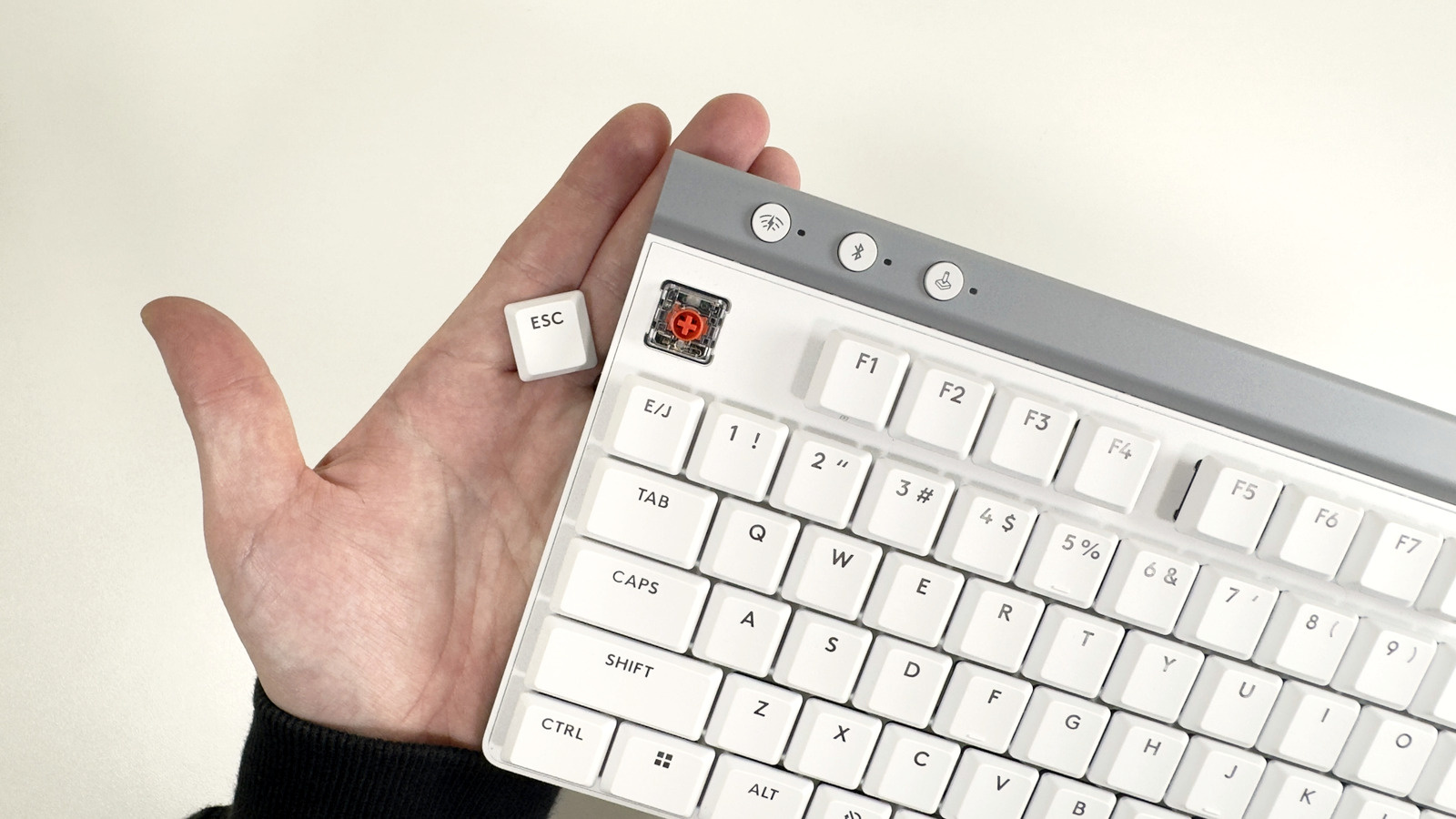 G515のキーキャップを外したところ