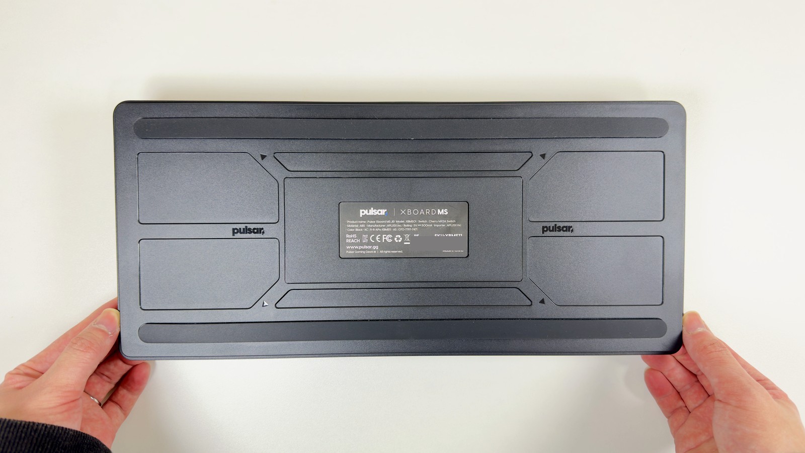 裏面。ラベルのSKUはXBMS11(JIS)