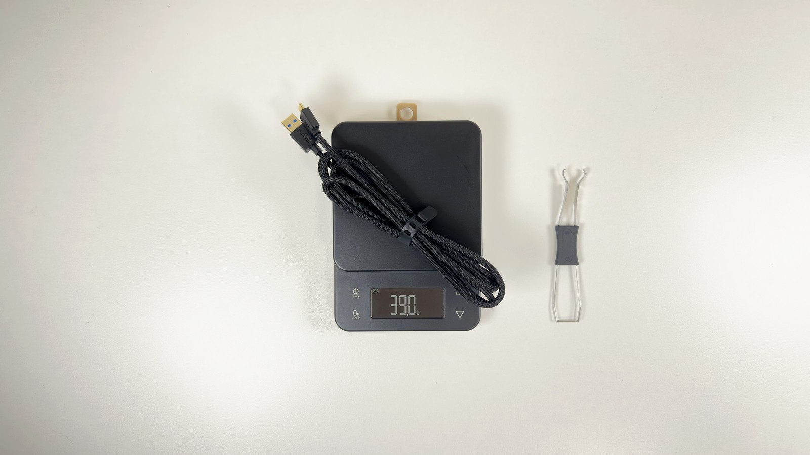 実測39.0g(付属ケーブル)